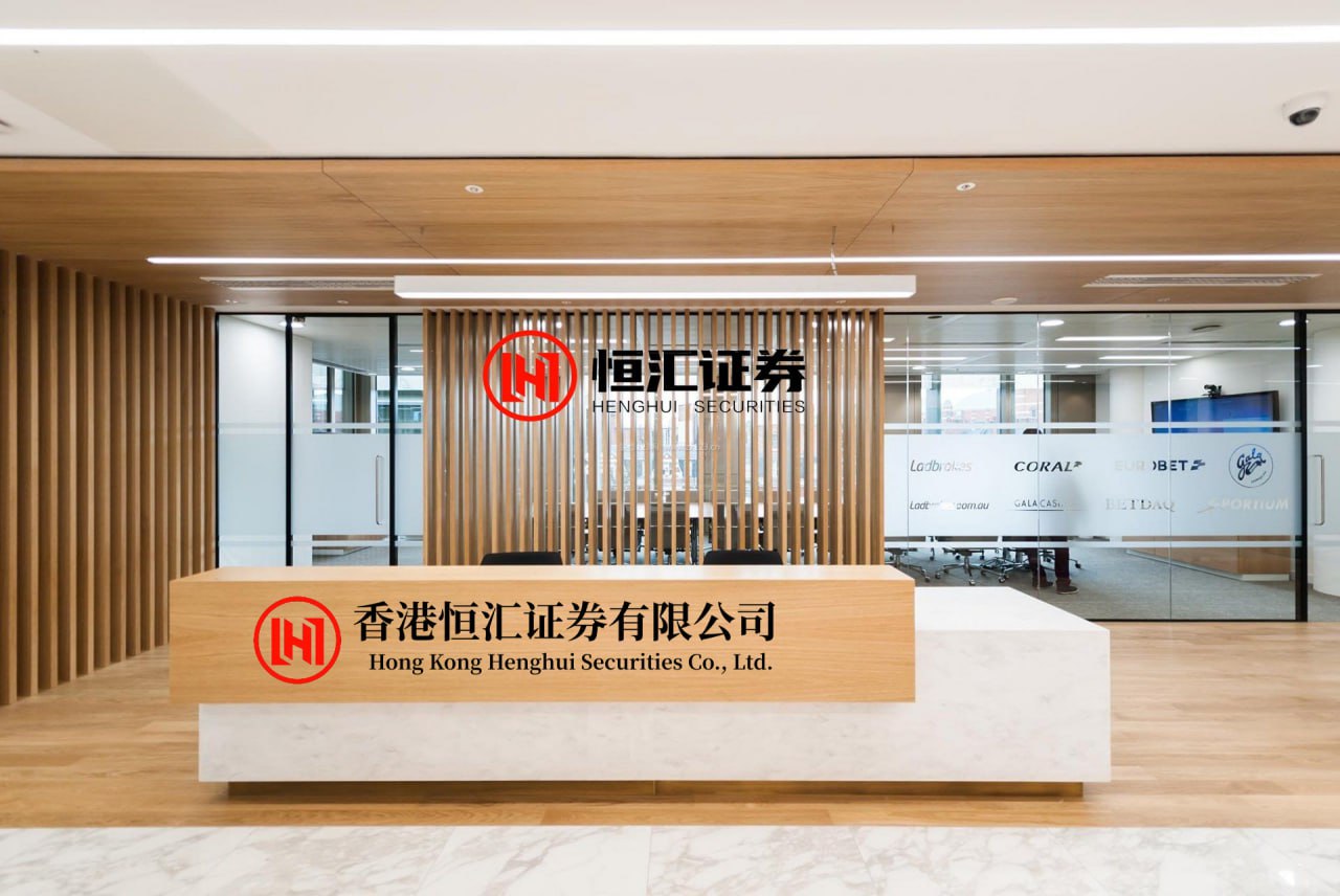爱一配 天舟十号货运飞船与 空间站组合体完成交会对接